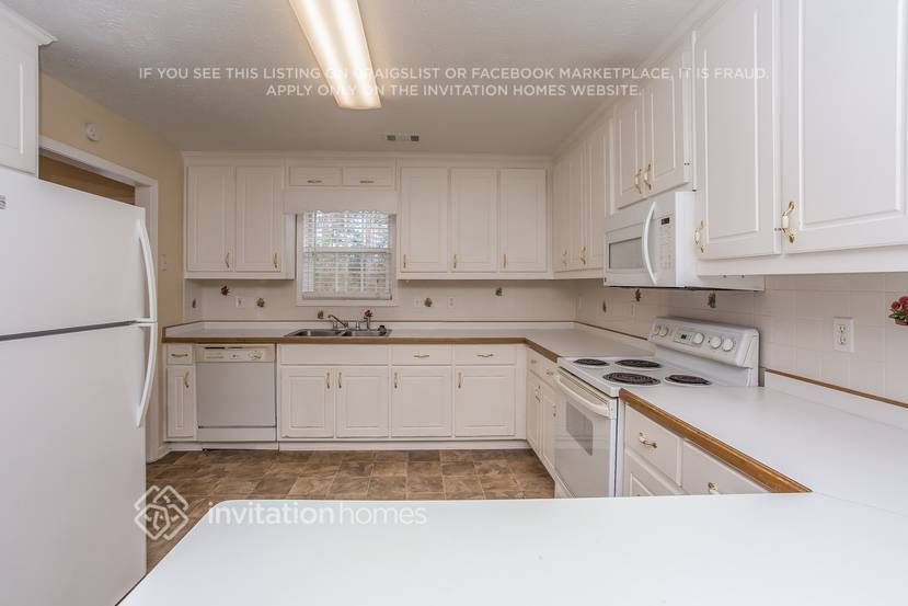 Building Photo - 210 Berkshire Pass