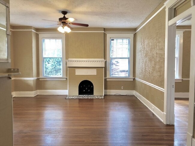 Building Photo - ROMANTIC DETAILS & a Cottage Feel! 3 Bedro...