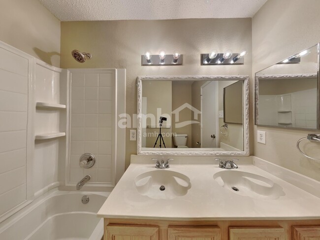 Building Photo - 317 Indian Blanket Dr