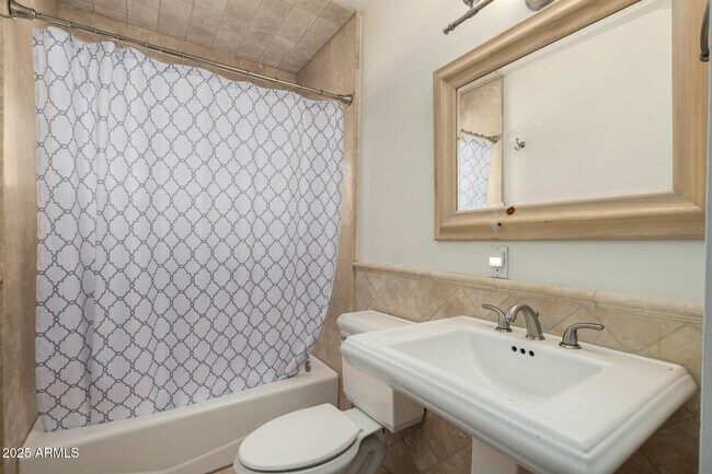 Building Photo - 6925 E Rancho Vista Dr