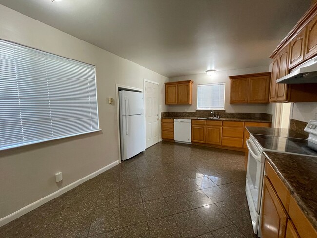 Building Photo - Single Story 3 Bedroom, 2 Bath Single Story Home with Huge Backyard!