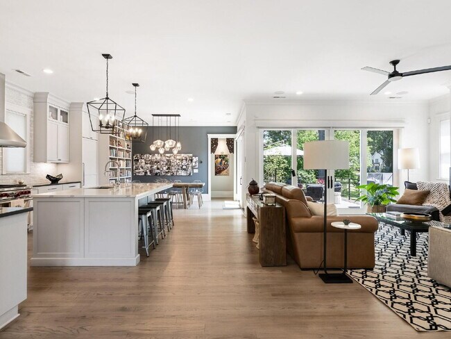 Building Photo - Spacious Elegance Awaits!