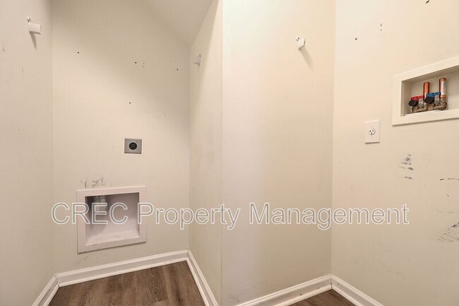 Building Photo - 459 Green Park Ln