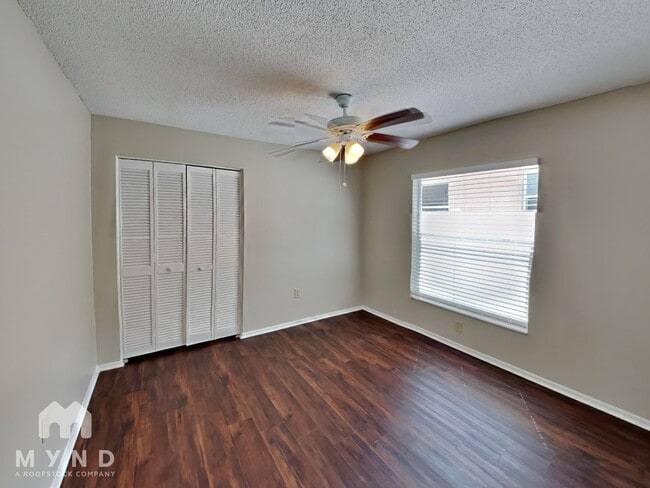 Building Photo - 11211 Sailbrooke Dr