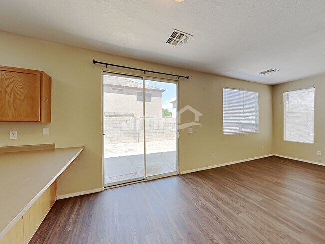 Building Photo - 1026 E Chambers St