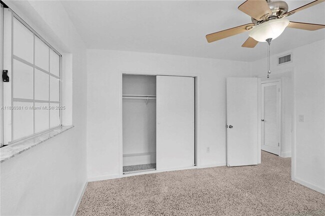 Building Photo - 3531 SW 91 Ave