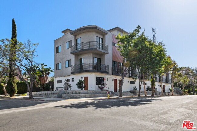 Building Photo - 8902 Sawyer St