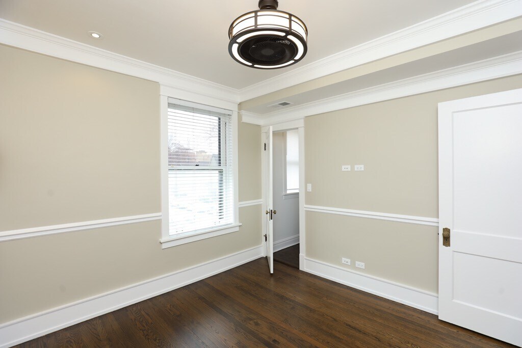 Building Photo - 1928 W Berenice Ave