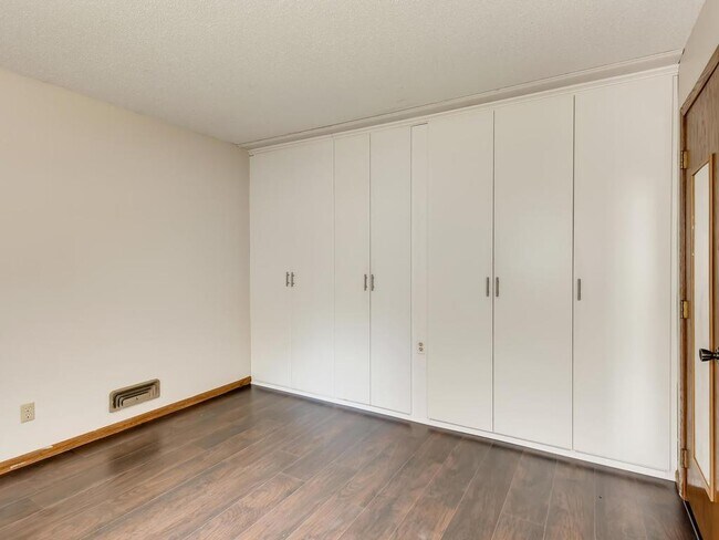 Building Photo - 5417 Emerson Ave S