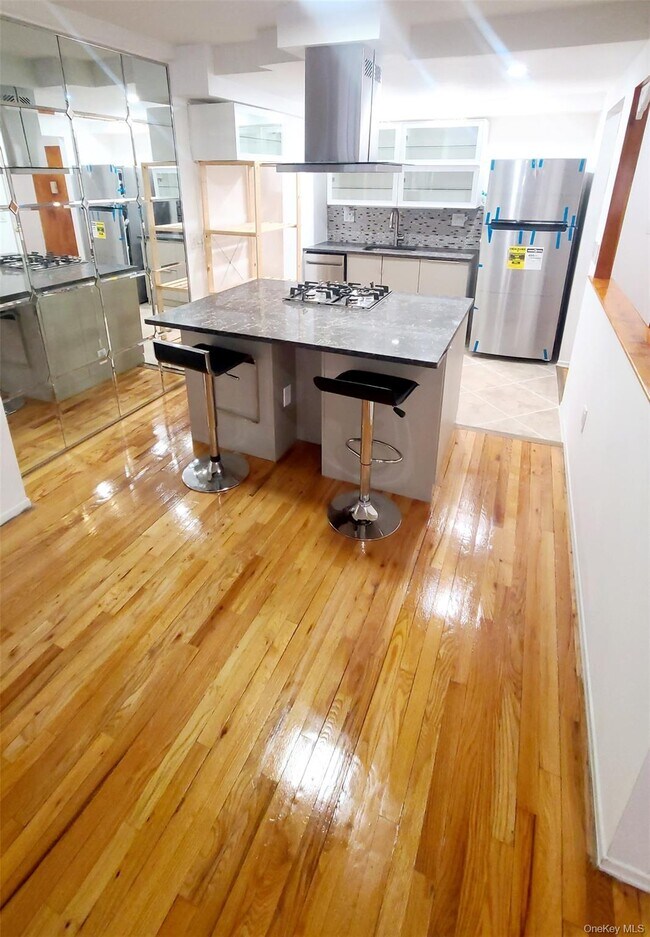 Building Photo - 101-20 67th Dr