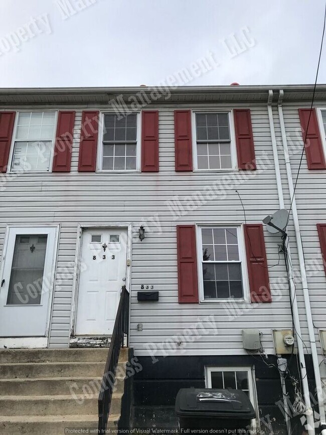 Building Photo - $1395- 3 Bed, 2 Bath Townhouse - Coatesville