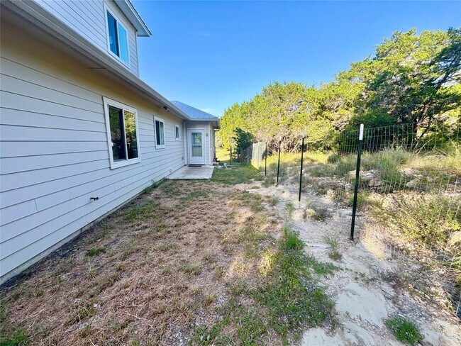 Building Photo - 3210 R O Dr