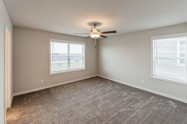 Building Photo - CORNER UNIT!! 3 Bed, 2.5 Bath Townhome in Ankeny
