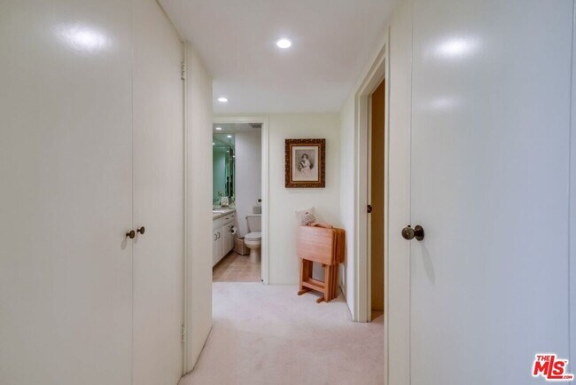 Building Photo - 4337 Marina City Dr