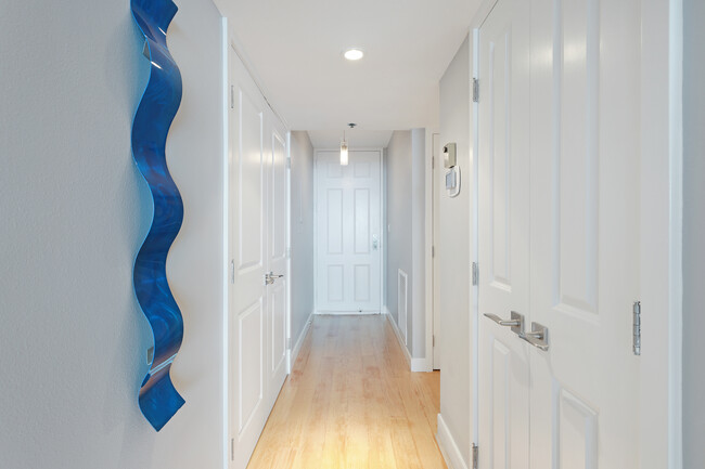 Entry Hallway - 988 Boulevard of the Arts