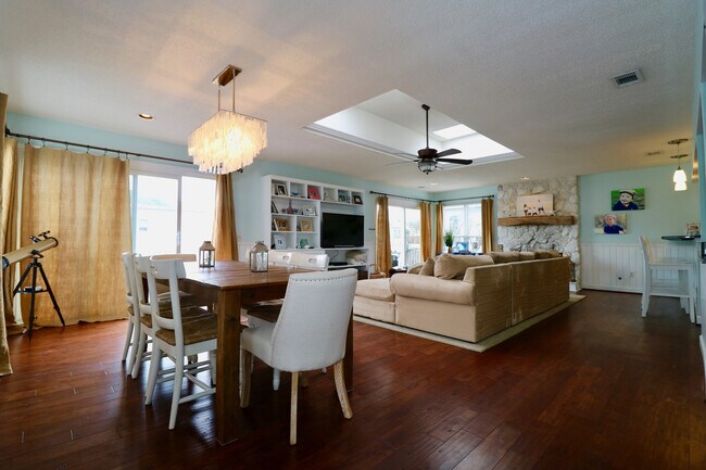 Building Photo - Beautiful Furnished Croatan Beach Home.