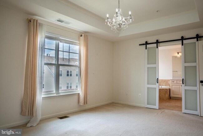 Building Photo - 42243 Canary Grass Square