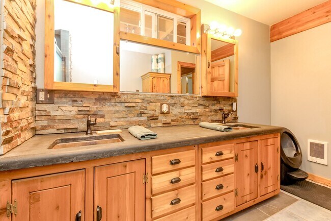 Building Photo - Cozy Northwest Living in Lake Minterwood – Spacious Home with Garage