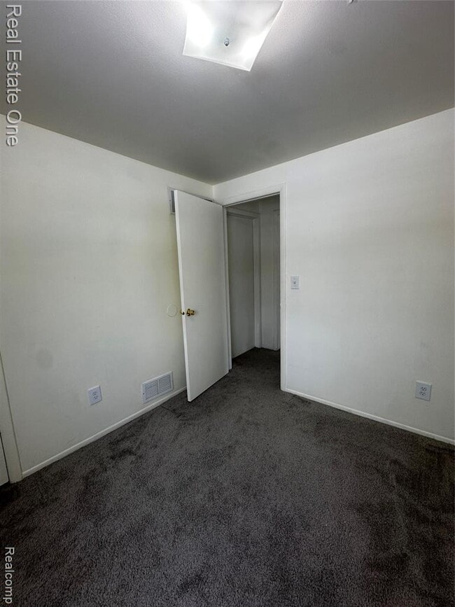 Building Photo - 102 Princeton Dr