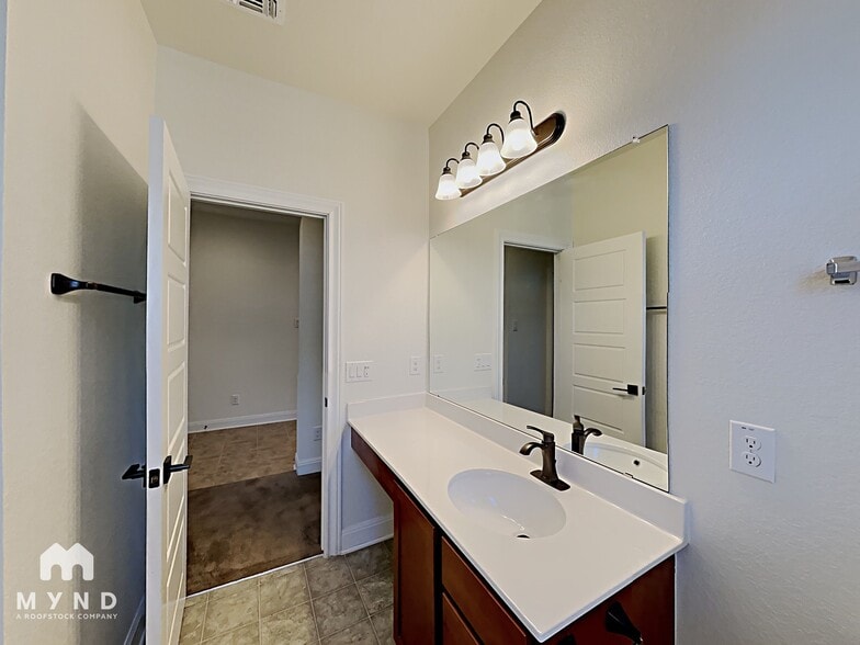 Building Photo - 5805 Sardinia Dr