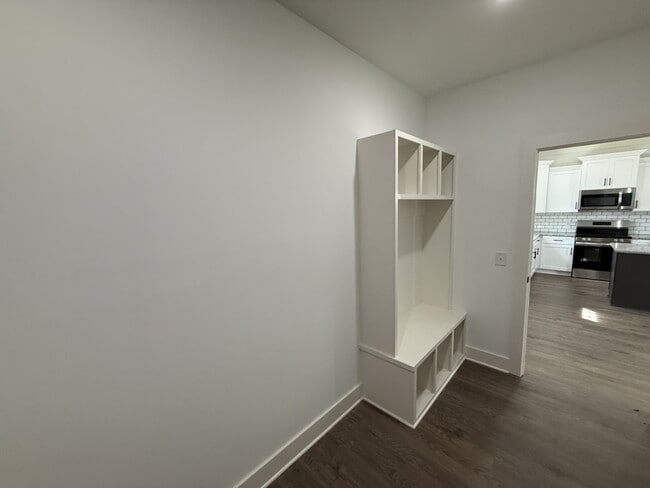 Building Photo - 1009 W Main St