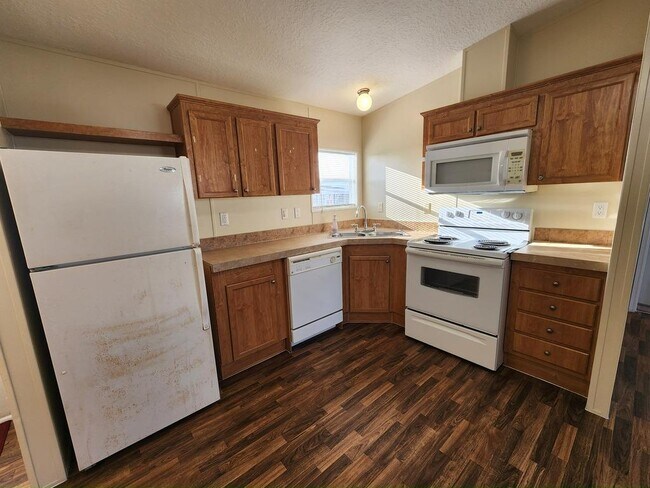 Building Photo - 445 Avanti Way Blvd
