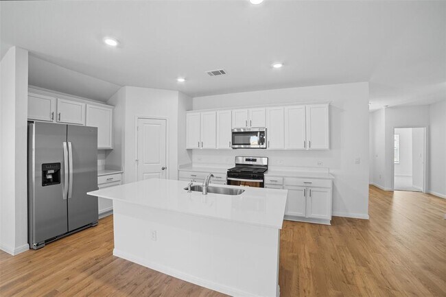 Building Photo - 445 Mustang Dr