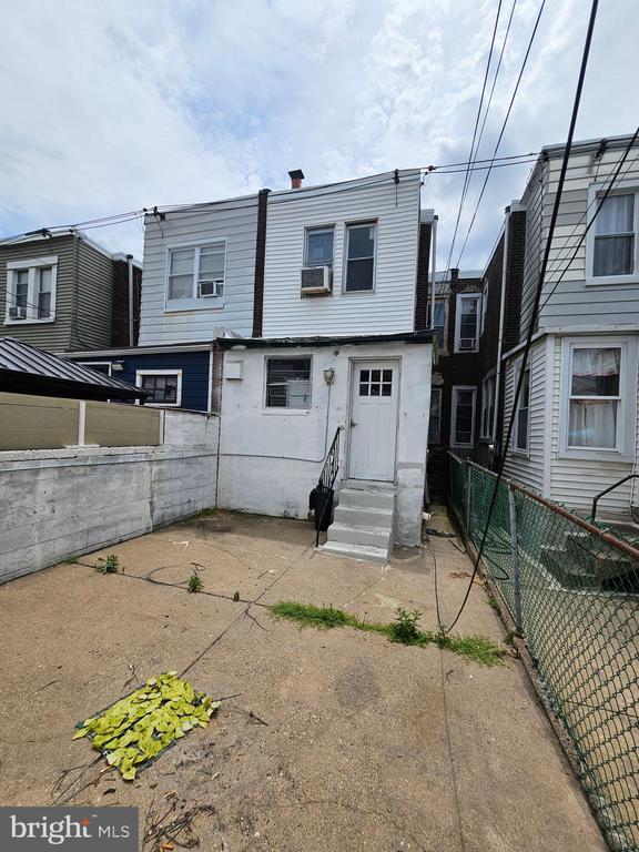 Building Photo - 745 E Tioga St