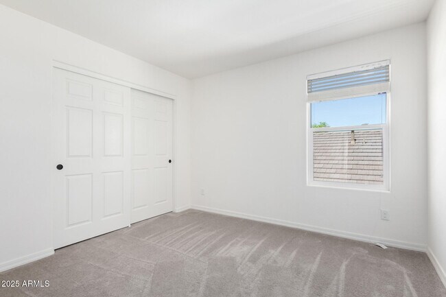 Building Photo - 2249 W Betty Elyse Ln