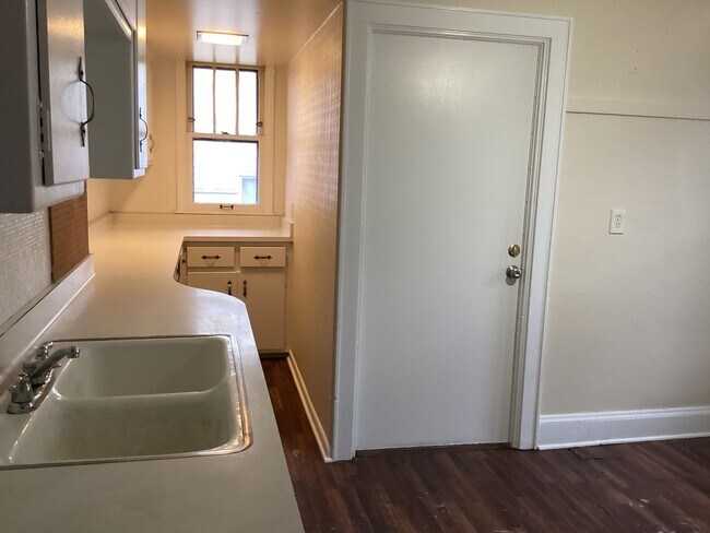 Building Photo - 5550 N 35th St