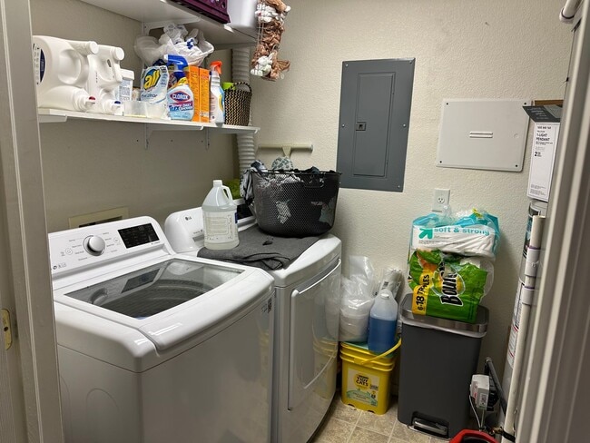 Building Photo - 2BD 2Bth near Centerra