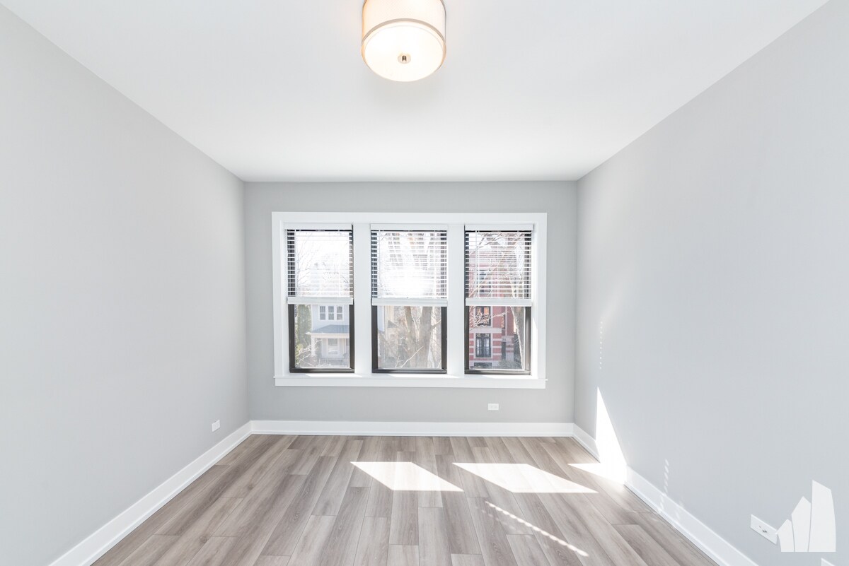 Building Photo - 3912 N Janssen Ave