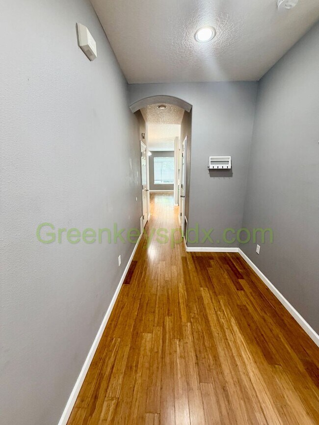 Building Photo - Awesome 3-bedroom 2.5-bathroom house in Arbor Roses Neighborhood in Hillsboro