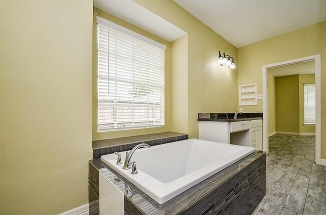 Building Photo - 318 N Cypress Estates Cir