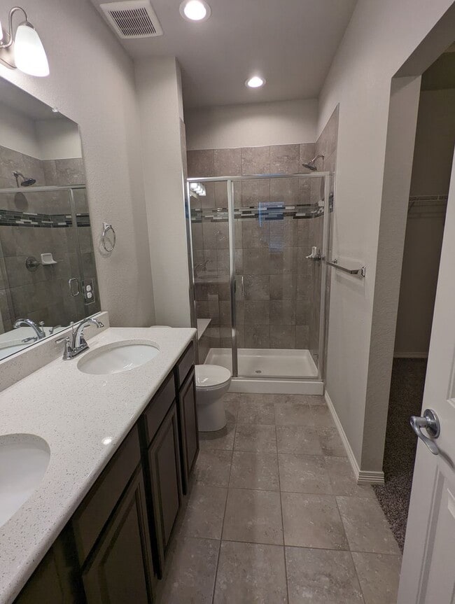 Building Photo - Beautiful Newer Townhome