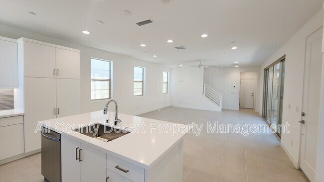 Building Photo - 35944 Randall Ln