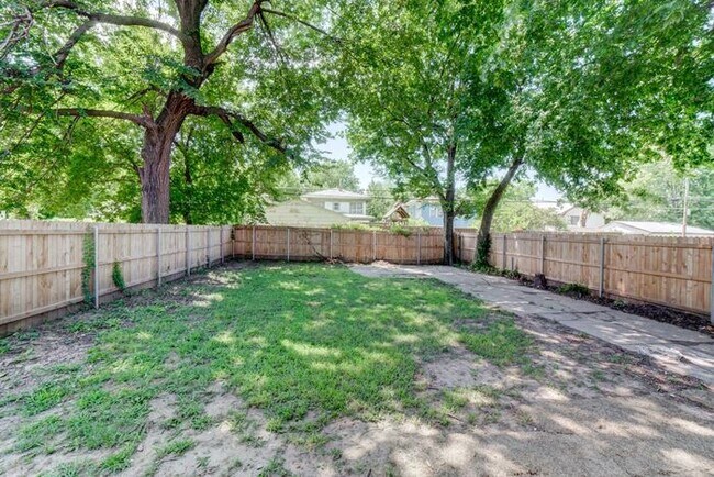 Building Photo - 3/2.5 Dream Home With Lots Of Charm