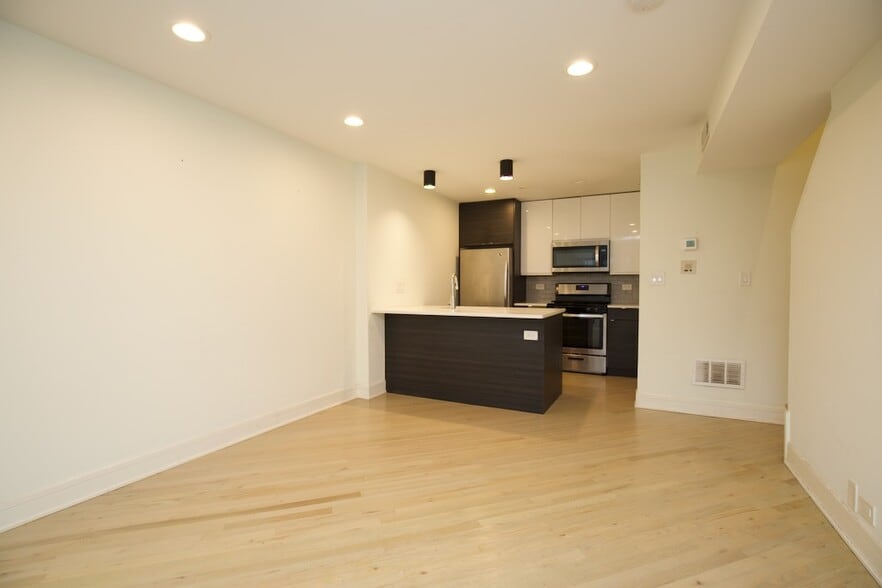 Building Photo - 843 W Grace St