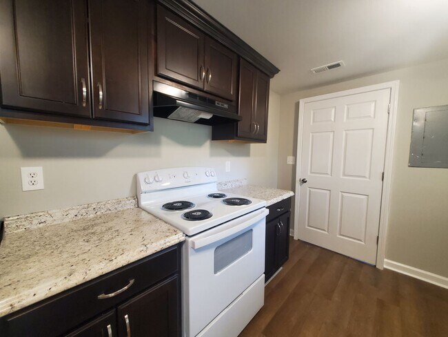 Building Photo - 2618 Graham Rd