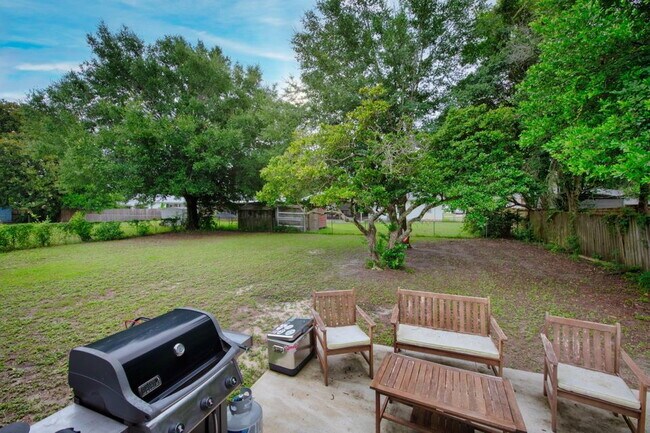 Building Photo - Charming 3-Bed home with 2.5 Baths in Fort Walton Beach – Your Ideal Coastal Retreat!