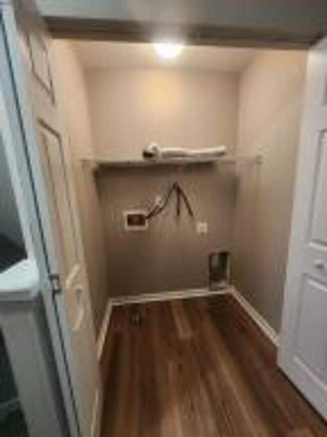 Building Photo - Spacious 3 Bedroom Townhome near Appian Way