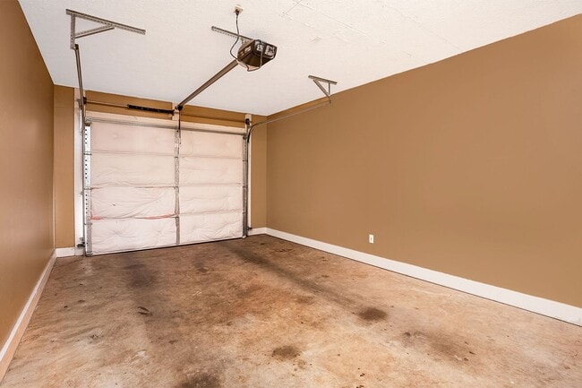 Building Photo - 2428 E University Dr
