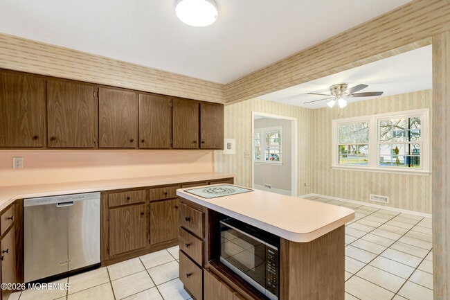 Building Photo - 429 Lake Ave