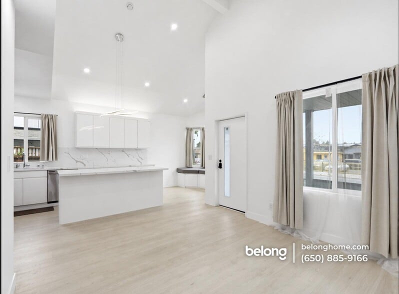 Building Photo - 1395 Vine St