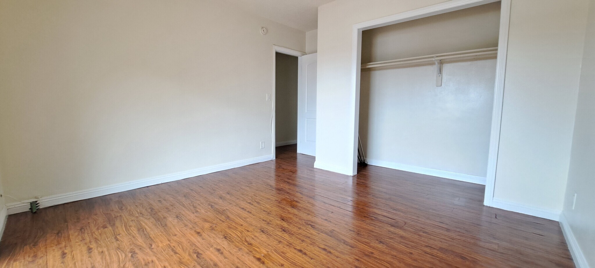 Building Photo - 1340 W 85th St
