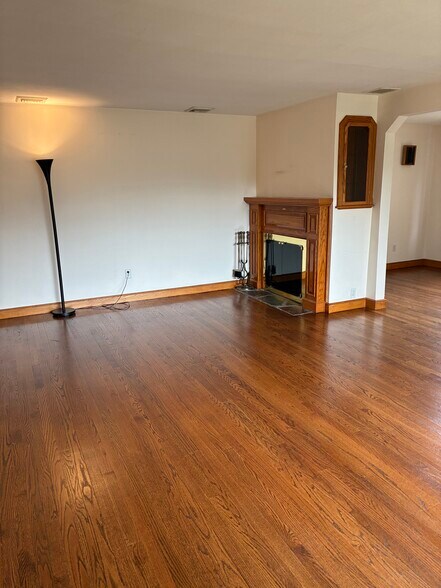 Living room - 197 Carter Ln