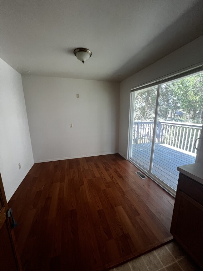 Building Photo - 41 E Alder Place East