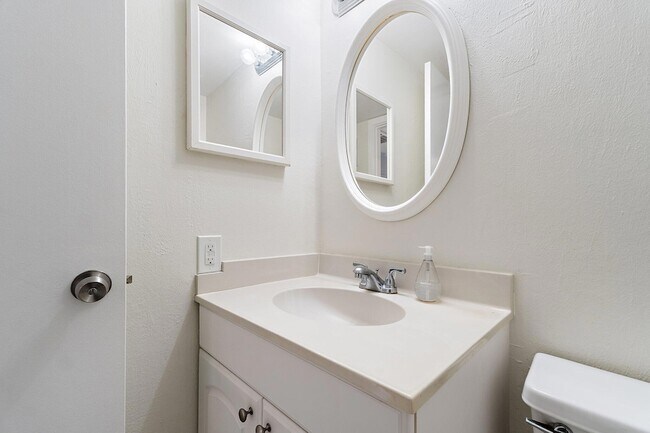 Building Photo - 1605 S US Hwy 1