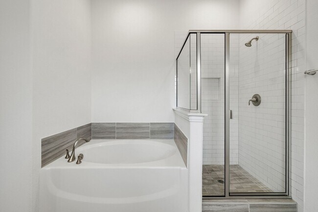Building Photo - 3100 Greenbriar Dr