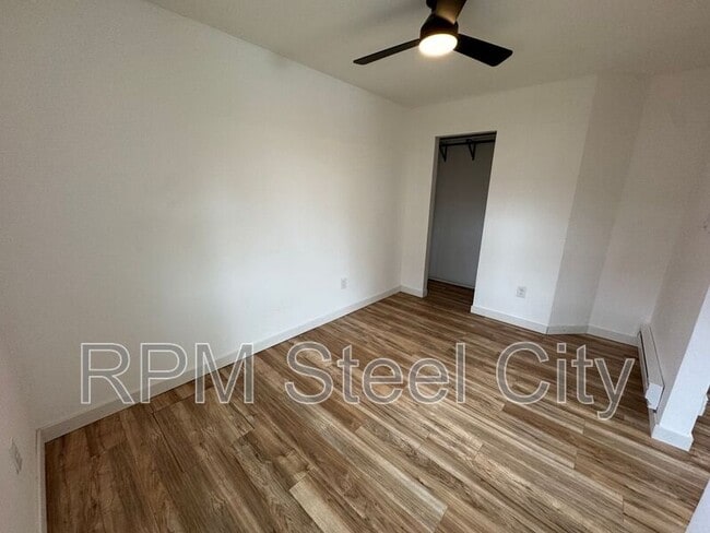 Building Photo - 512-512 1/2 W 10th St